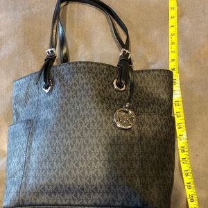 Micheal kors Signature Tote